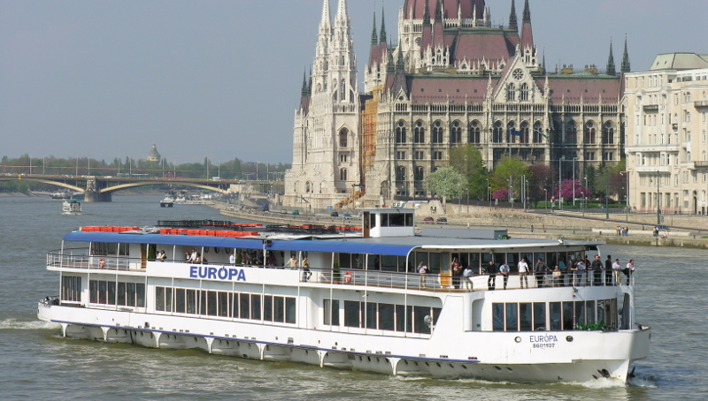 Europa hajo during day