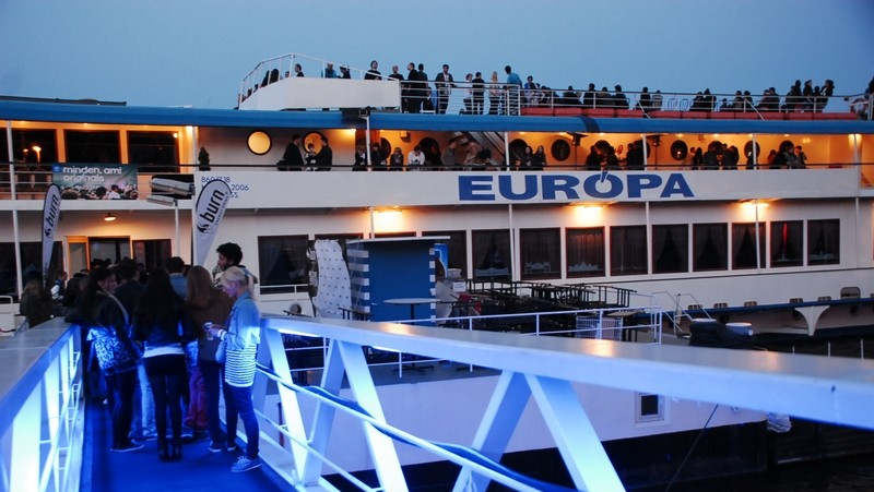 Europa hajo at night